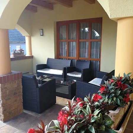 ゲストハウス Vitis Vendeghaz Becsehely