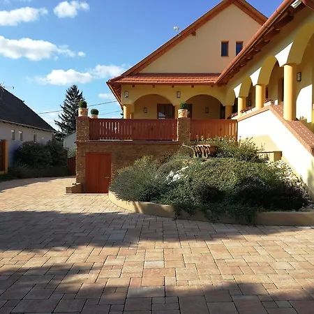 Vitis Vendeghaz ゲストハウス Becsehely